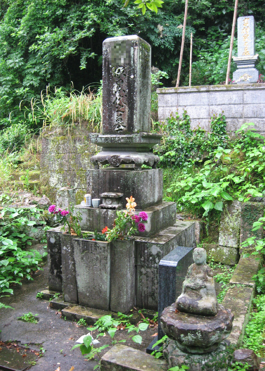 クリーニング前のお墓